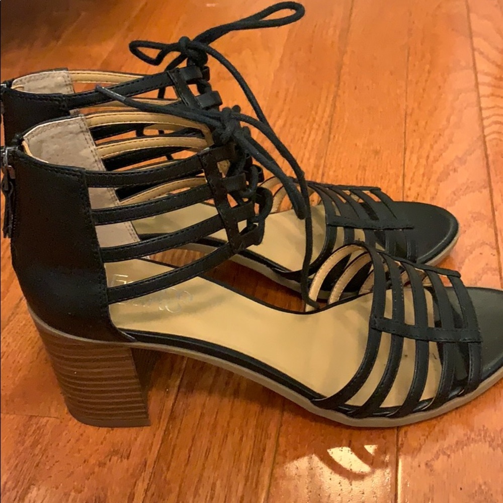 Heels - Picture 4 of 4